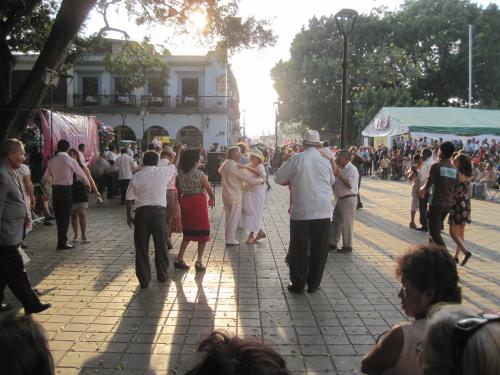 A slo tango in the Zocalo, Oaxaca
